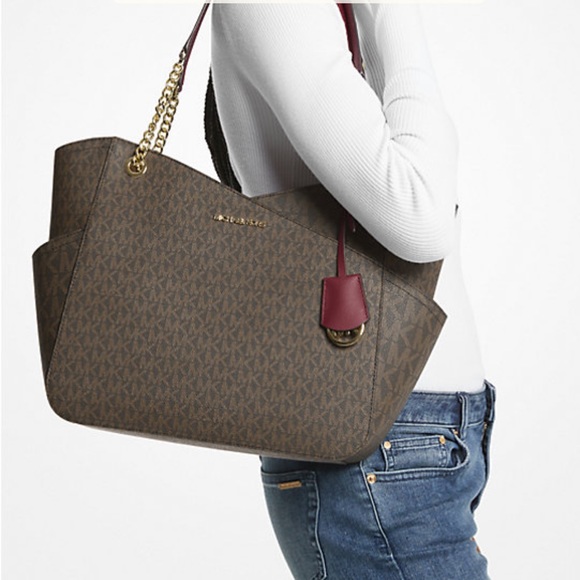 MICHAEL KORS LARGE X CHAIN LOGO
SHOULDER BAG DARK CHERRY COLOR - Picture 2 of 16